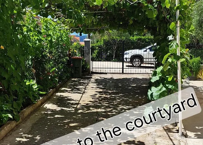 Shady Garden Apartman